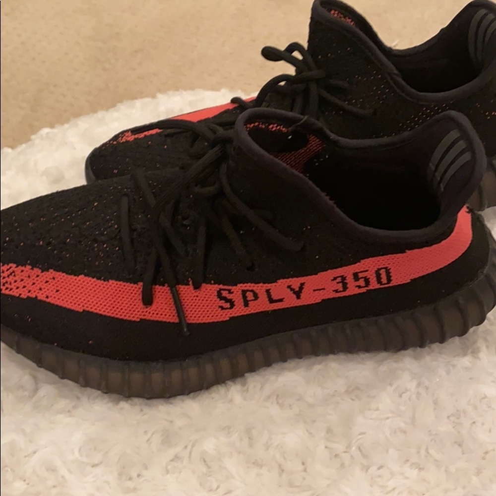 YEEZY 350 RED STRIPE